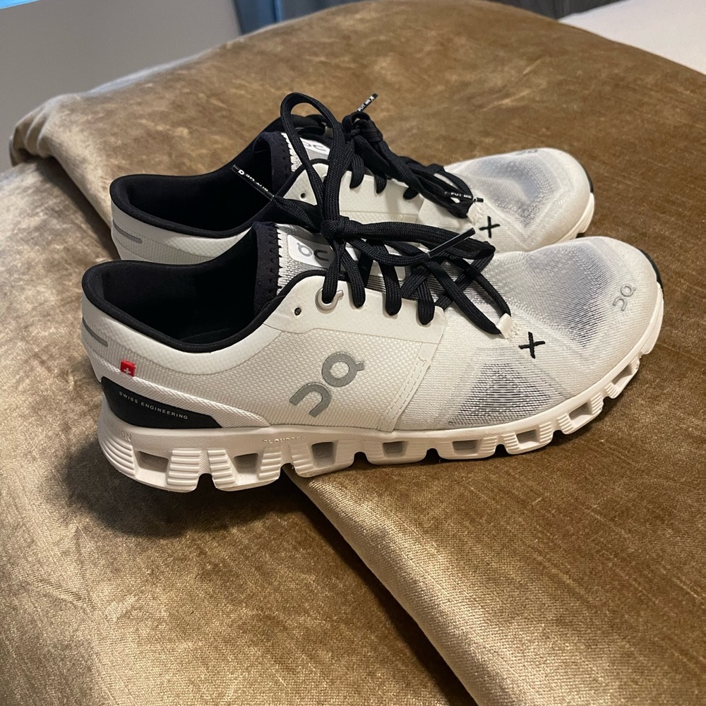 On Cloud X 4 Sneaker